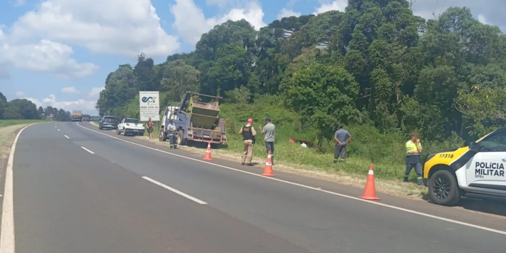 A vítima recebeu atendimento no local e foi encaminhada ao pronto atendimento médico de Carambeí