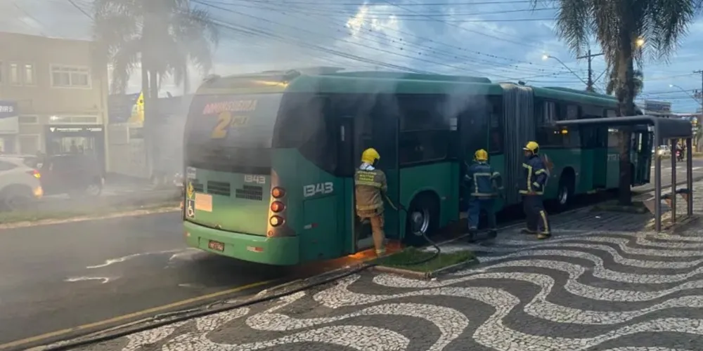 Auto Bomba Tanque Resgate (ABTR) do Corpo de Bombeiros foi acionado e esteve no local