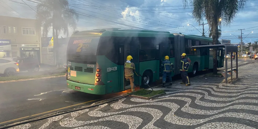Auto Bomba Tanque Resgate (ABTR) do Corpo de Bombeiros foi acionado e esteve no local