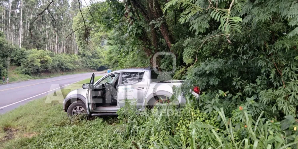 Veículo seguia no sentido norte da rodovia quando aquaplanou