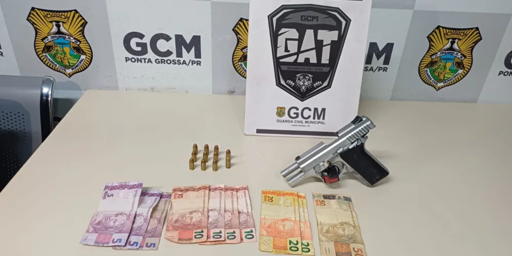 O passageiro teria arremessado a arma ao chão quando percebeu a presença da Guarda Civil Municipal (GCM)