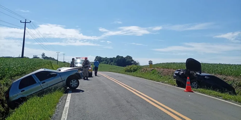 Imagem ilustrativa da imagem Colisão frontal entre dois carros deixa ferido na PR-364, entre Irati e Inácio Martins