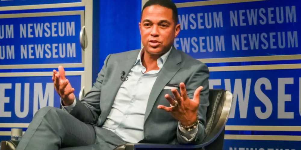 Prisão ocorreu na noite desta quinta-feira (29), quando o jornalista estava no saguão de um hotel em Beverly Hills