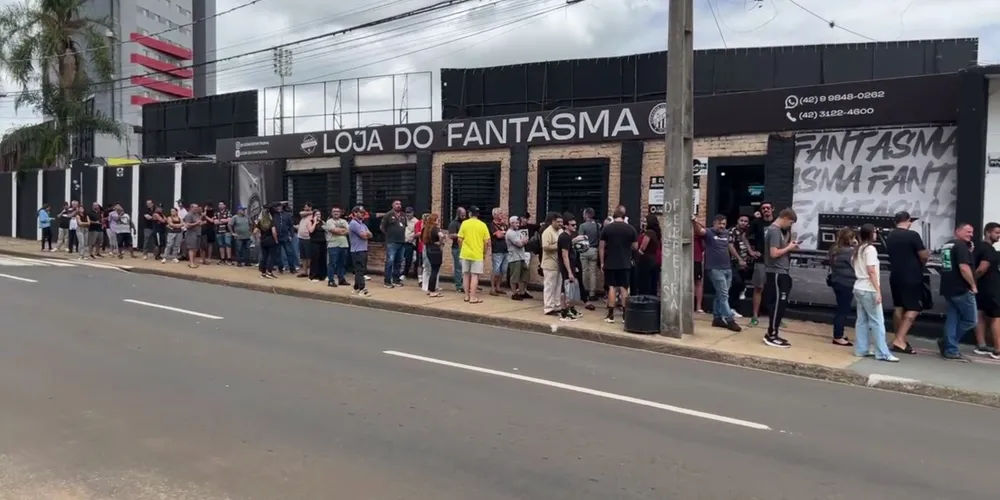 Torcedores aguardaram por horas na fila para garantir seu ingresso