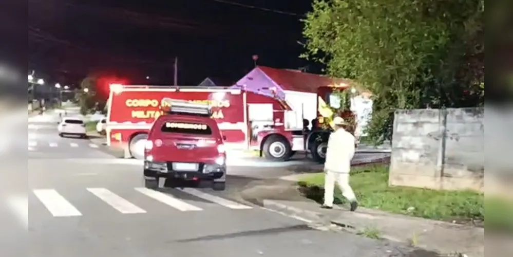 O suspeito foi localizado em uma residência próxima