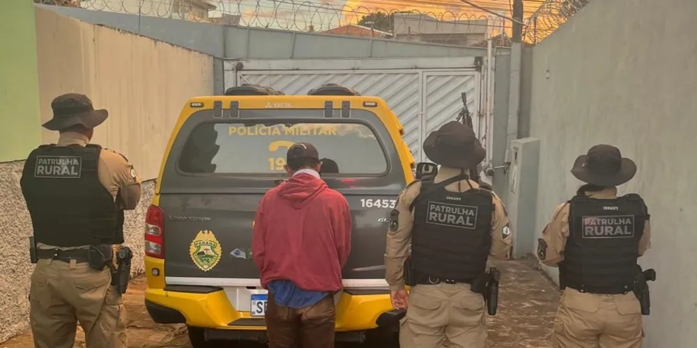 Homem foi abordado, informado sobre o mandado de prisão vigente e orientado quanto aos seus direitos