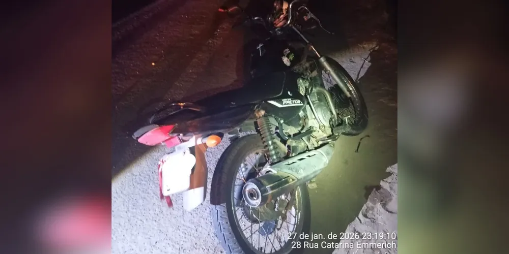 A motocicleta, que estava irregular, foi removida ao pátio do PRv Piraí do Sul