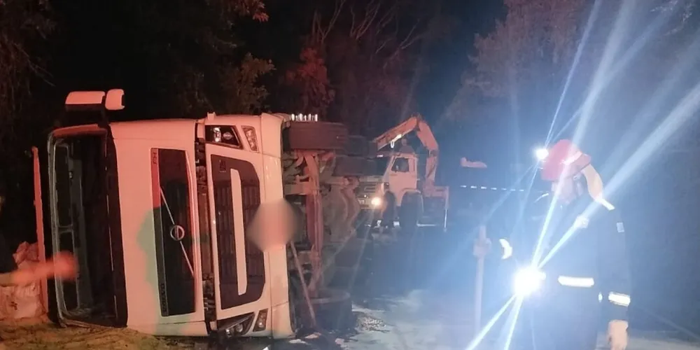 Tombamento ocorreu no km 6 da rodovia