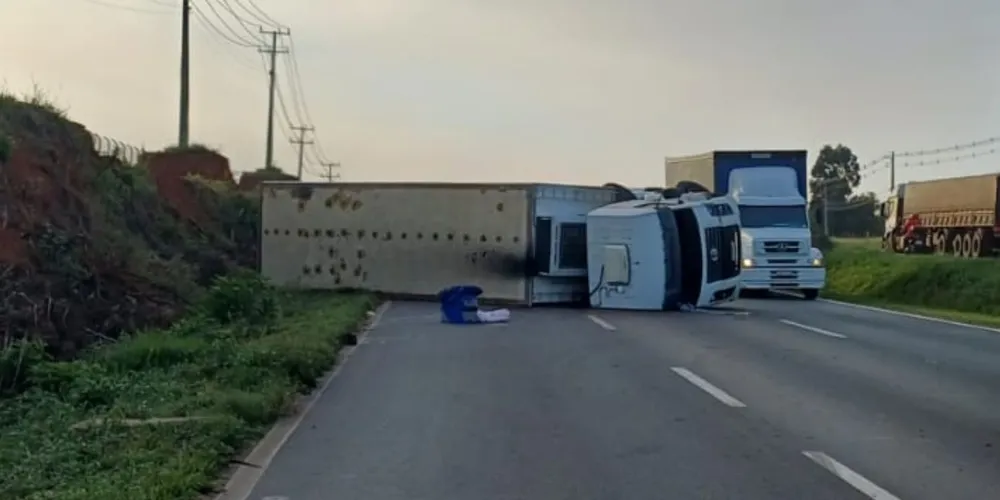 Tombamento ocorreu no km 502,8 da BR-376