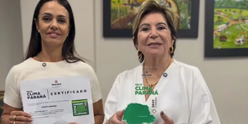 Prefeita Elizabeth Schmidt, ao lado da secretária municipal de Meio Ambiente, Carla Martins