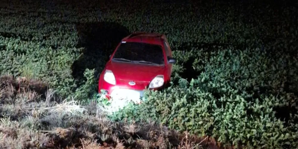 O veículo possuía pendências administrativas, sendo removido ao pátio