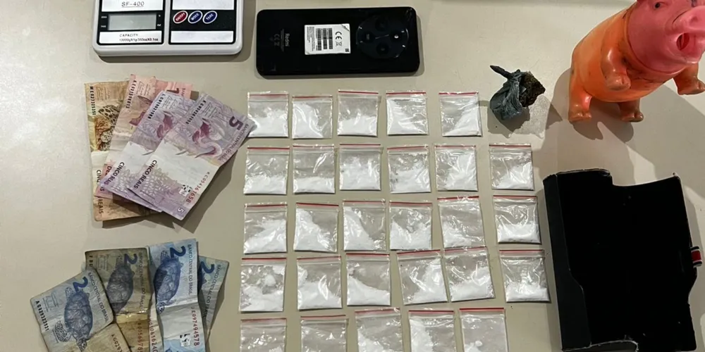 O indivíduo recebeu voz de prisão pelo crime de tráfico de drogas e foi encaminhado à 18ª Subdivisão Policial