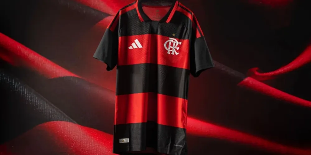 Uniforme segue o modelo clássico com listras horizontais