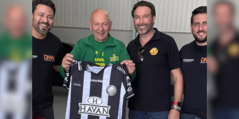 Camisa personalizada mostra logo da Havan como patrocinadora master