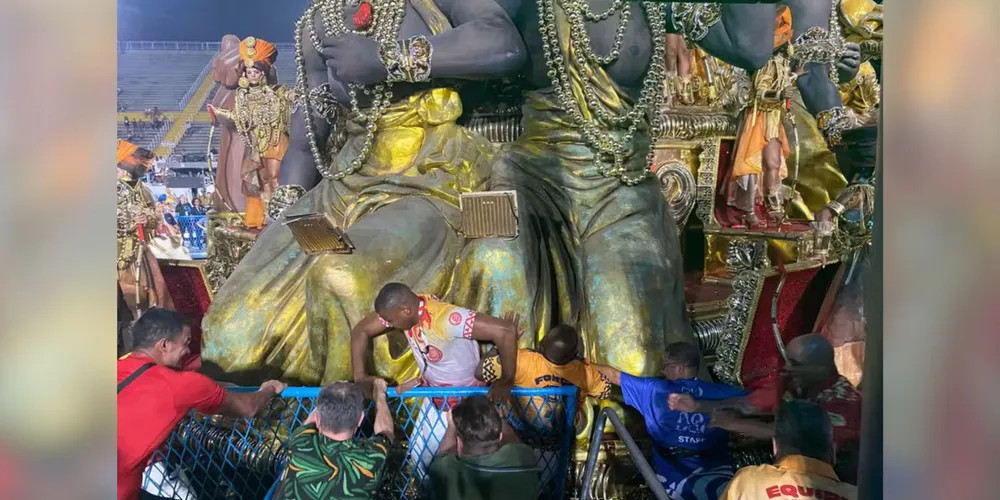 Carro alegórico da União de Maricá atropela cinco pessoas e escola é punida por estouro de tempo