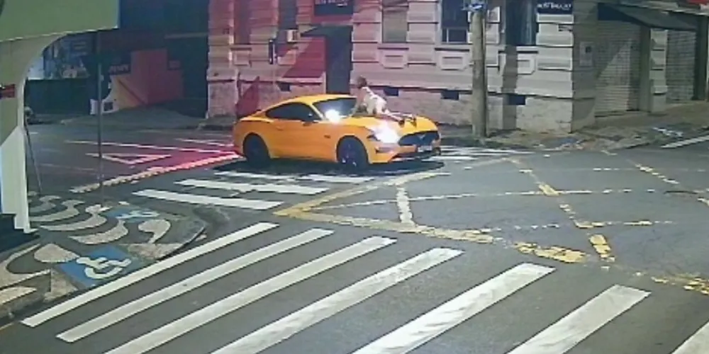 Mulher foi arrastada por aproximadamente três quadras