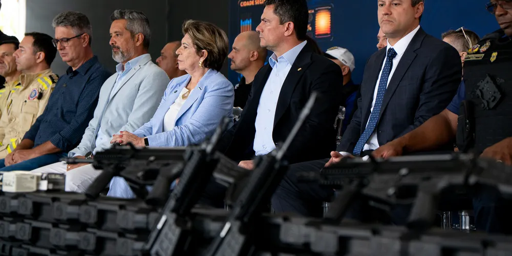 O evento de entrega das novas armas à Guarda Municipal aconteceu nesta segunda-feira (19), no Lago de Olarias