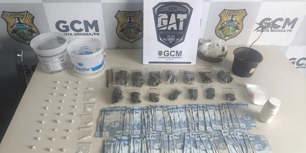 A equipe se deslocou até a 13ª SDP para entrega e apresentação dos materiais apreendidos