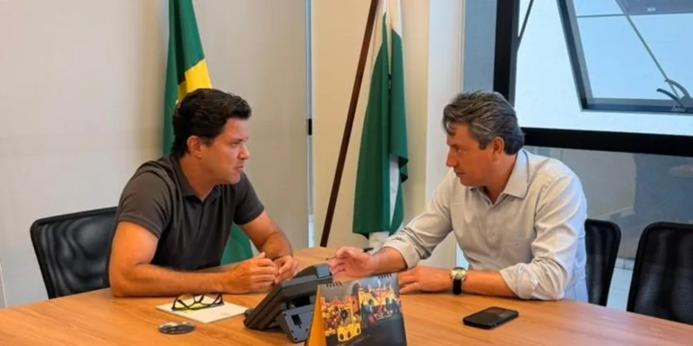 O secretário das Cidades do Paraná, Guto Silva, e o deputado federal Sérgio Souza (MDB)