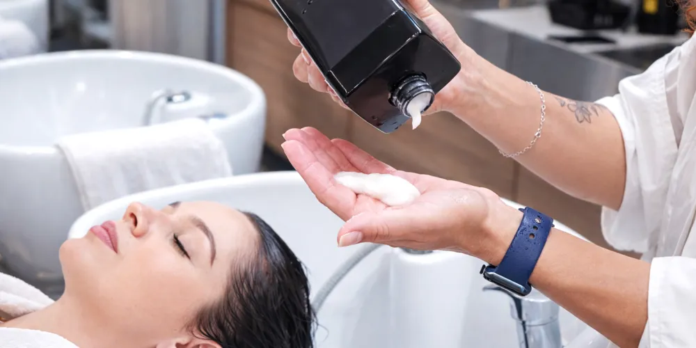 O resultado, segundo a apresentadora que passou pela hidratação, é imediato: fios mais macios, brilhantes e perfumados