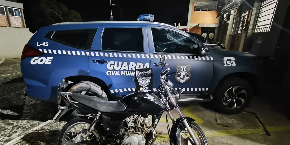 A motocicleta foi conduzida até a delegacia, junto com o homem