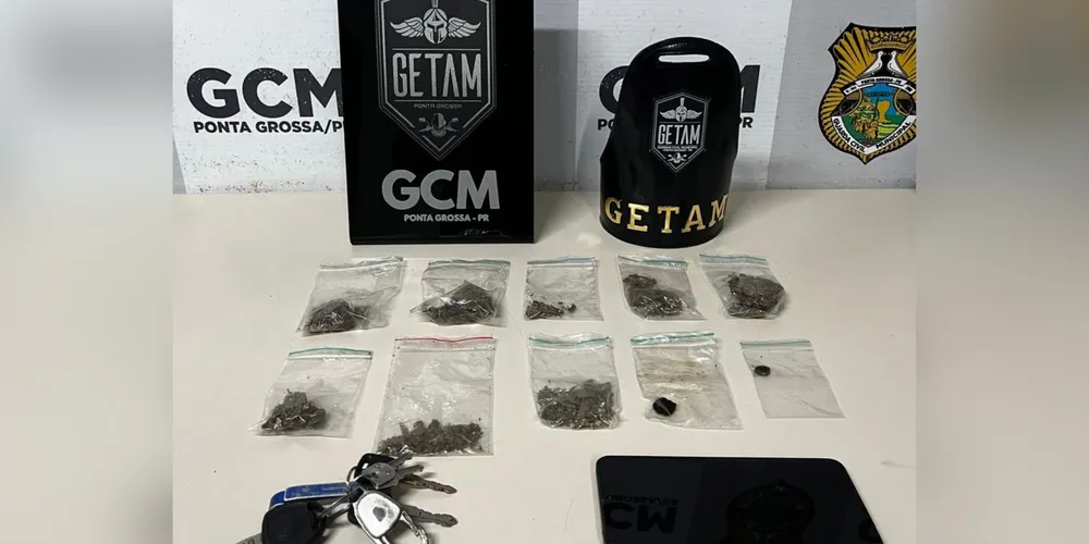 O suspeito e os entorpecentes foram encaminhados até a autoridade policial