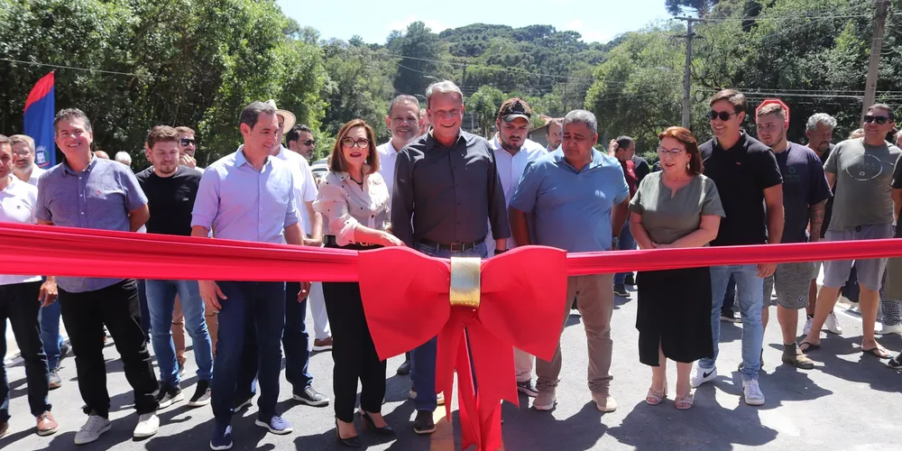 O prefeito Maurício Rivabem participou da solenidade de entrega