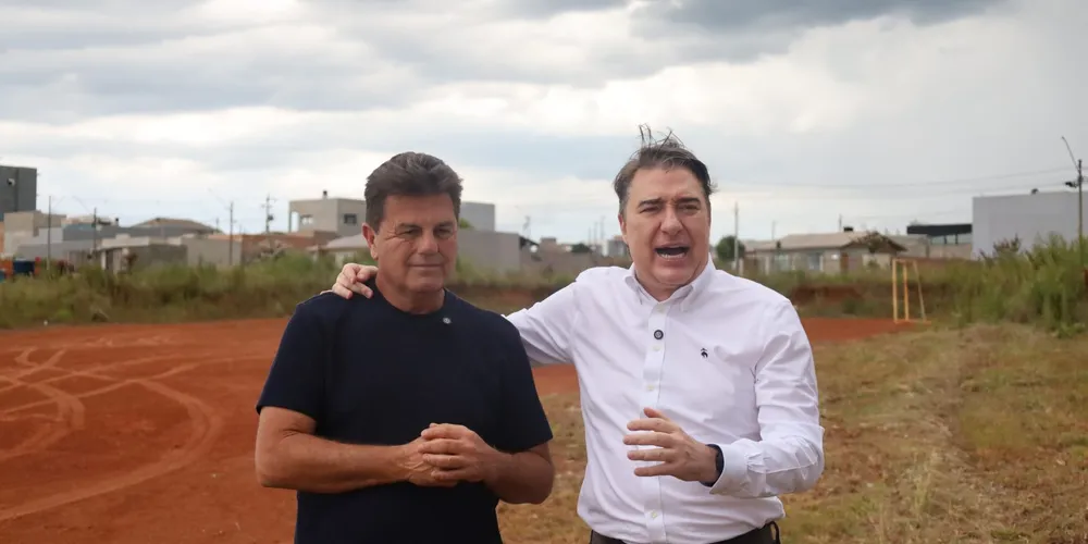 Denilson Baitala e Fernando Giacobo estiveram no terreno onde será construída a UBS