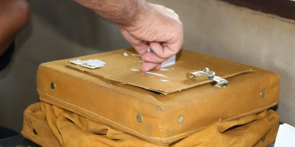 Cinco urnas foram distribuídas ao total, sendo quatro nos terminais do transporte coletivo de Ponta Grossa e uma na garagem da VCG