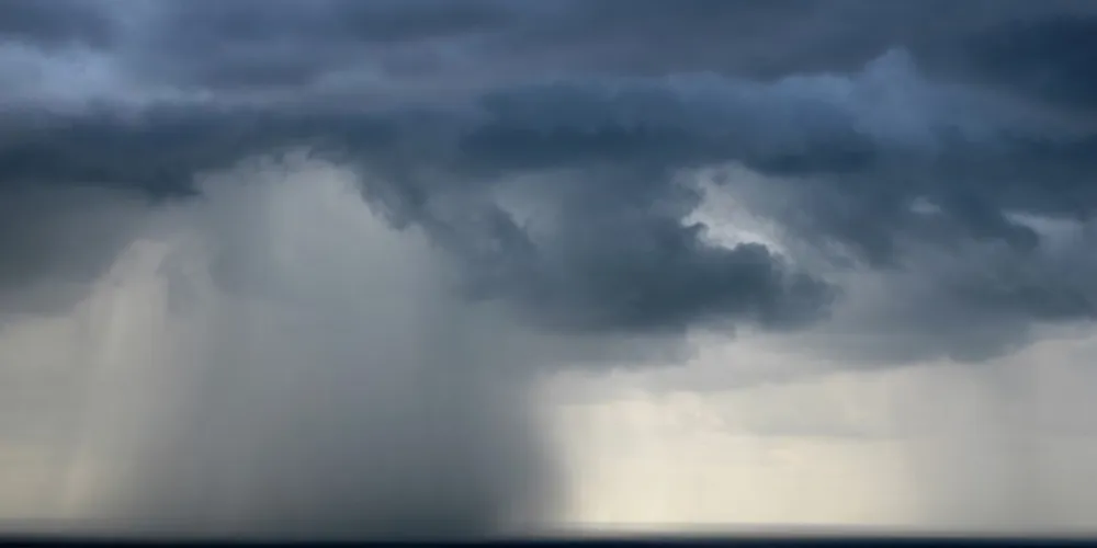 O instituto alerta para chuvas de até 30 mm por hora e ventos de até 60 km/h