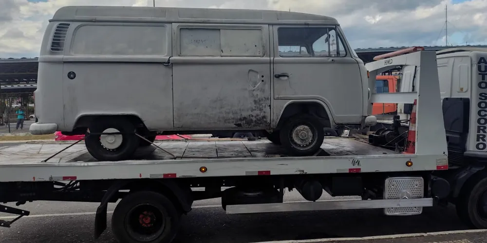 Veículo foi apreendido na tarde desta terça-feira (27)