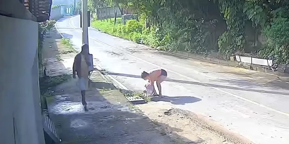 Os supeitos, ambos de 22 anos, foram localizados e presos por abandono de incapaz