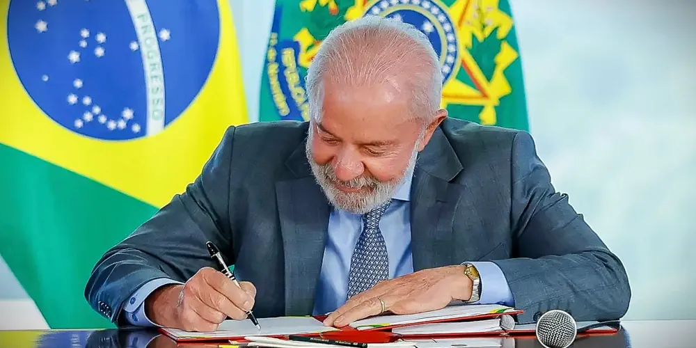 Assinatura da Medida Provisória aconteceu nesta quarta-feira (21)