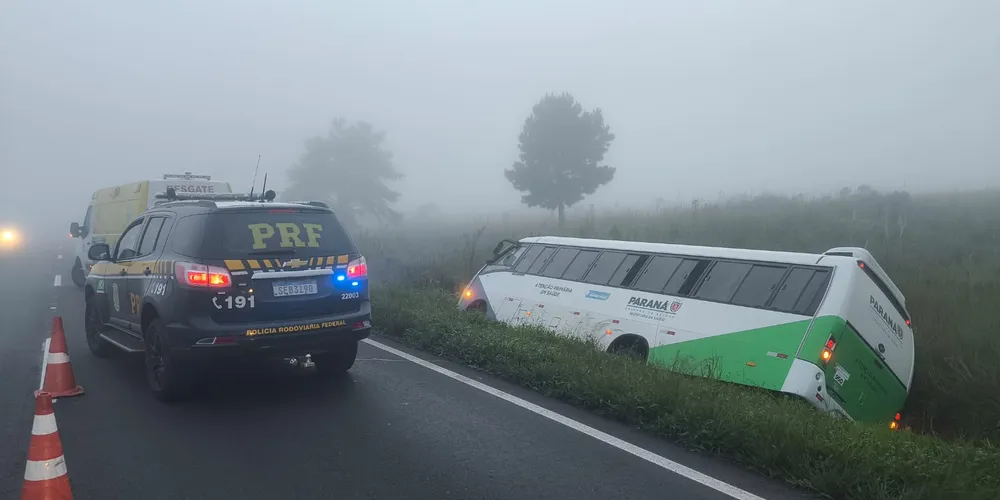 O veículo transportava pacientes para consultas em hospitais da Região Metropolitana de Curitiba