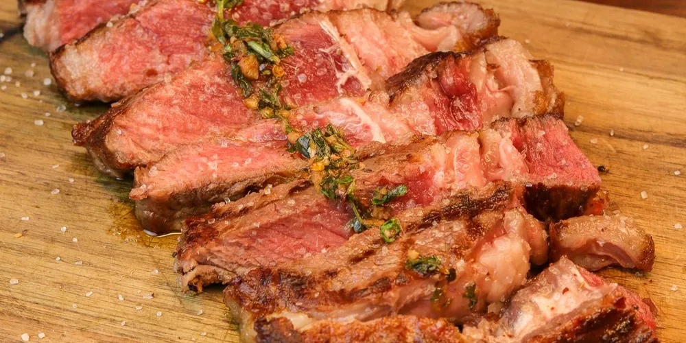 A palavra ‘parrilla’ remete à grelha e ao saboroso estilo de churrasco argentino e uruguaio, e é justamente esse sabor que o restaurante leva aos seus clientes