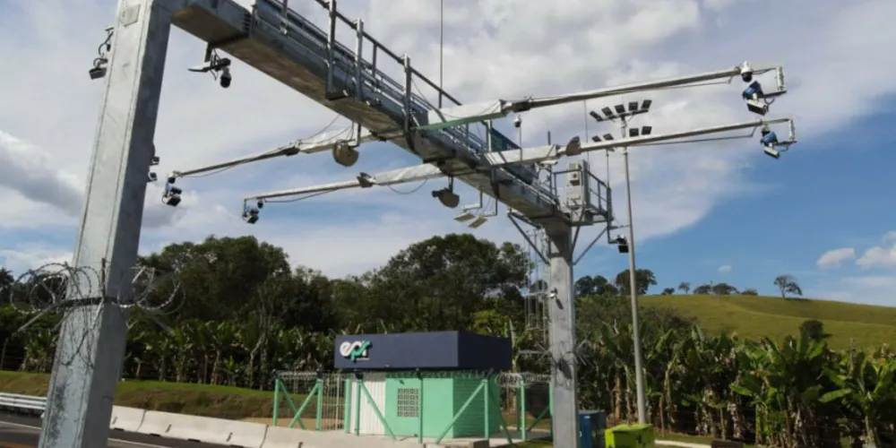 Também conhecidos como pórticos eletrônicos ou pedágio free flow, os sistemas possibilitam que a cobrança das tarifas seja realizada de forma automática