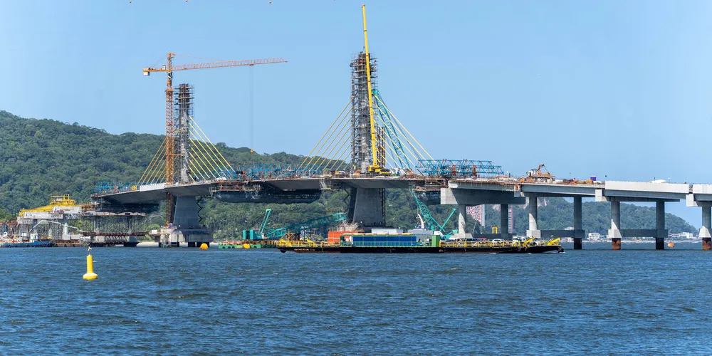 Ao todo, o empreendimento exigiu a execução de 64 estacas distribuídas entre os lados de Guaratuba e Matinhos