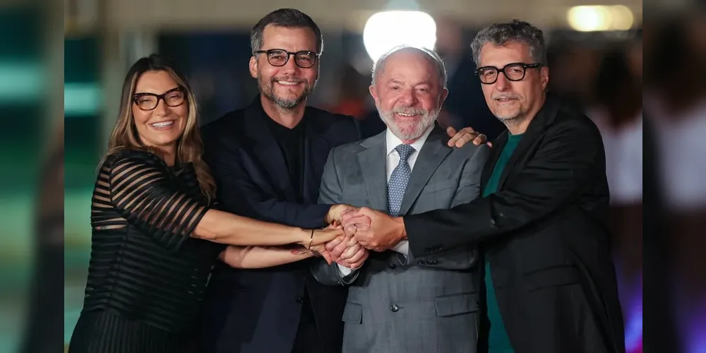 Janja, Wagner Moura, Lula e Kleber Mendonça Filho na noite de 7 de agosto
