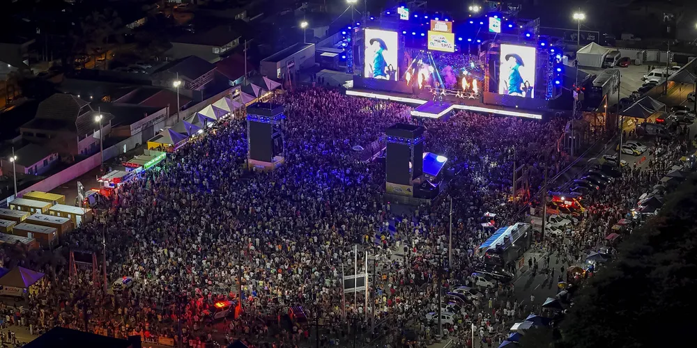 Os grupos Atitude 67 e Kamisa 10 se apresentam em Pontal na noite deste sábado (10)