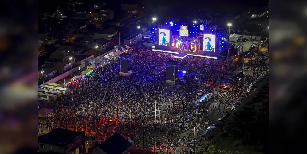 Os grupos Atitude 67 e Kamisa 10 se apresentam em Pontal na noite deste sábado (10)