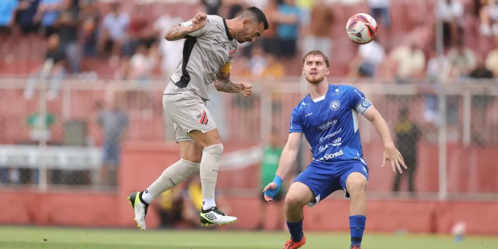 Riquelme, Raul e Bruninho marcaram para o Rubro-Negro, enquanto o Azulão descontou com gol contra de Habraão