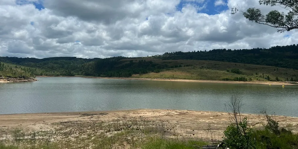 Reservatório da Sanepar na estrada de alagados