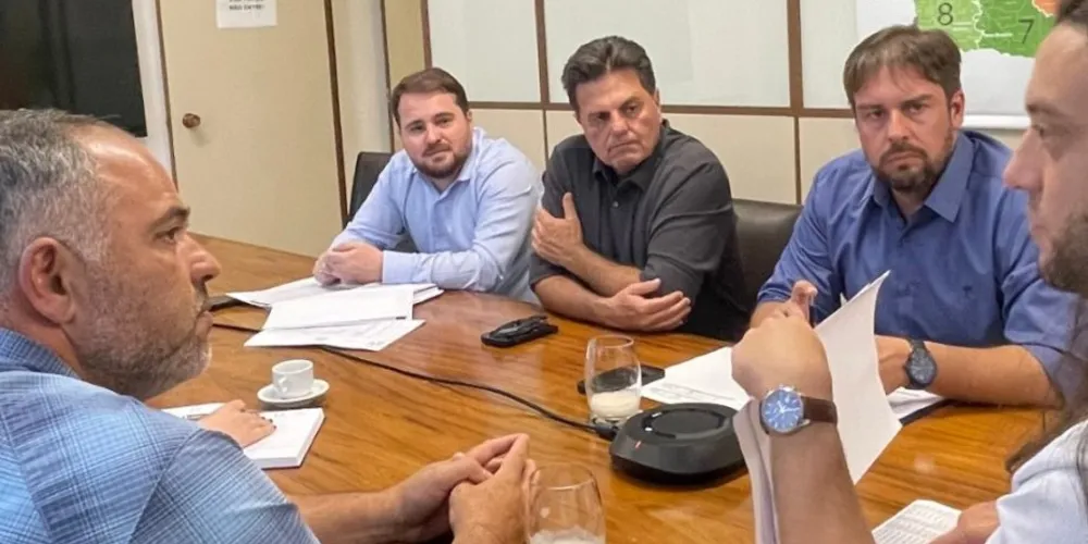 O prefeito Denilson Baitala participou de reunião para definir projetos para a saúde