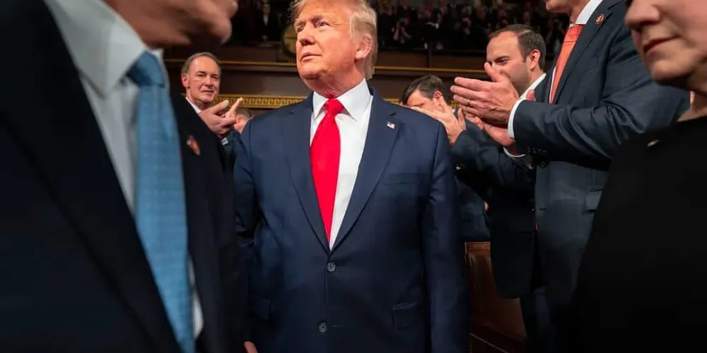 Presidente dos Estados Unidos afirmou em rede social que tarifas adicionais de 10% entrariam em vigor no dia 1º de fevereiro