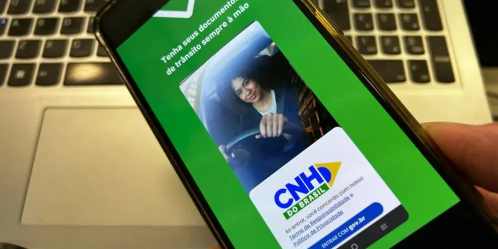 Motoristas que desejarem receber o documento na versão física precisarão solicitar a emissão