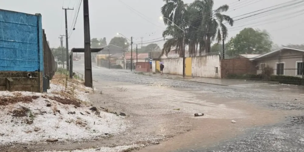 Temporal danificou casas e estabelecimentos
