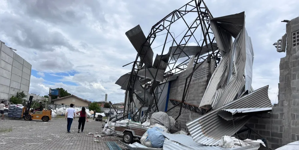 Destruição causada por tornado em São José dos Pinhais