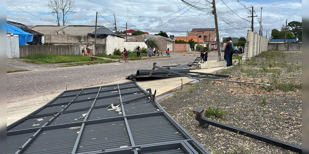 Danos causados por passagem de tornado em São José dos Pinhais