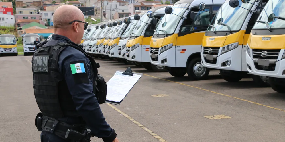 Ônibus e vans são fiscalizados para a volta às aulas