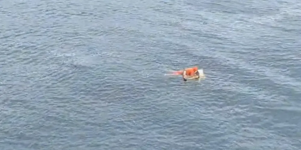 O pescador estava no barco junto com o pai, que morreu no naufrágio